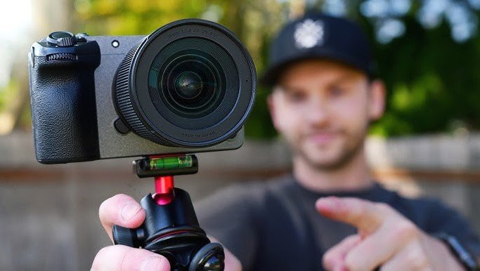 Best Sony Lenses for Gym Videos