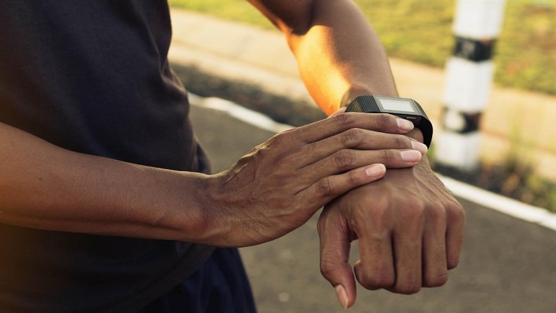 best rated waterproof fitness trackers